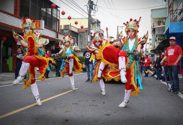 用棍扒走景区祈福钱;