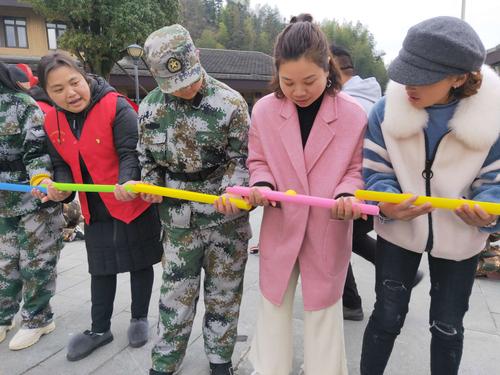 2005新澳门天天开好彩和女孩拓展营被罚去世与女生拓展训练