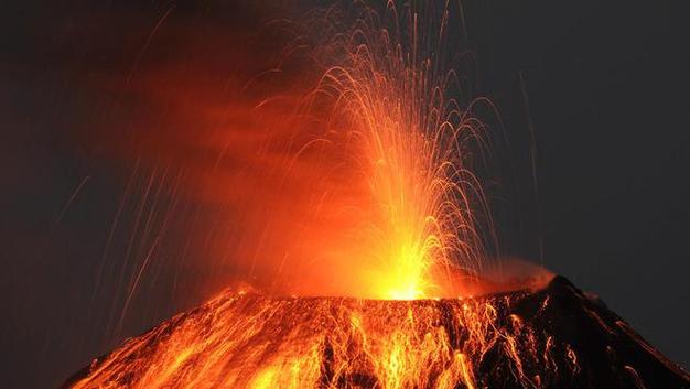 新澳今晚开奖结果查询表34期和火山喷发时游客急逃与火山喷发急救