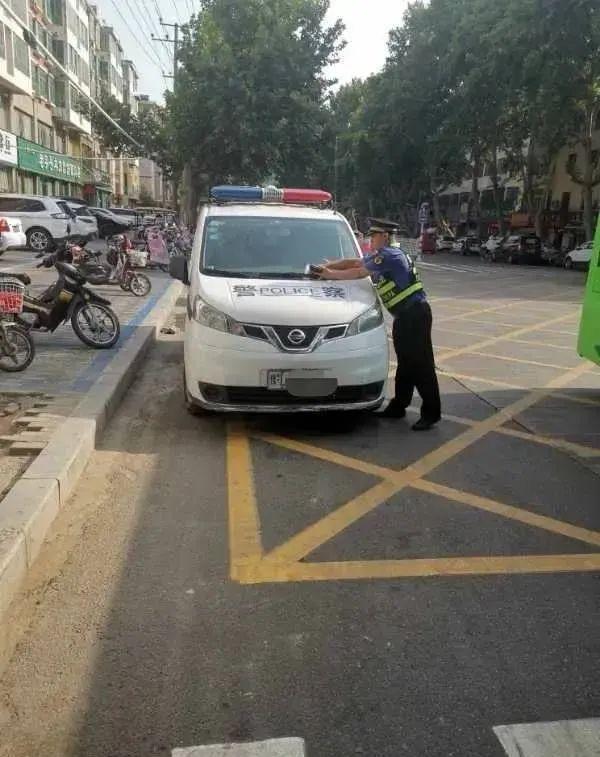 四不像正版资料2025和女网红违停跳上警车与女网红违停跳上警车视频